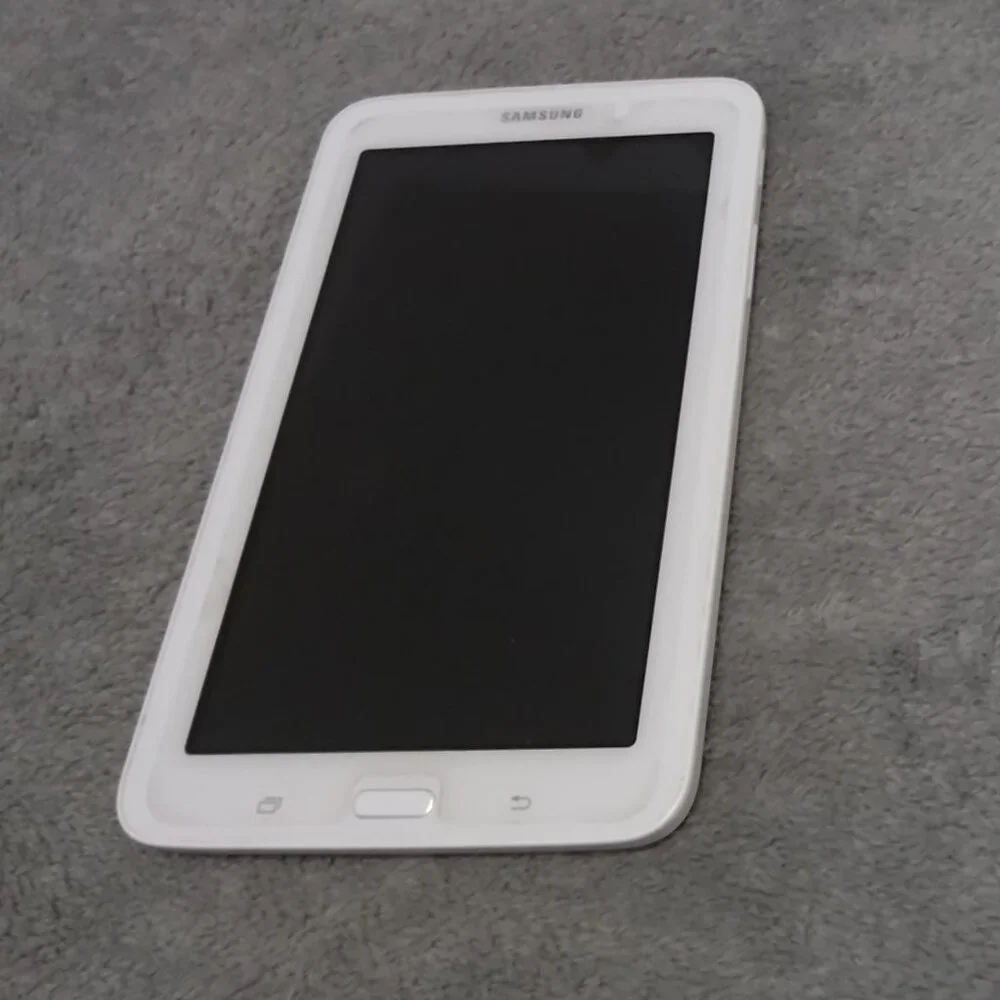 Samsung Galaxy Tab E Lite 8GB Wi-Fi 7 inch Tablet - White With Green Case